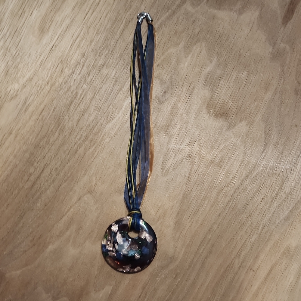 Multicolor Pendant Necklace with Ribbon